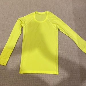 swiftly tech long sleeve shirt 2.0 in highlight yellow